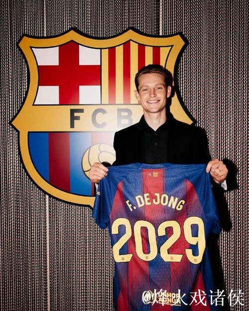 世体:德容将在下周国王杯首发;巴萨后腰位置首发人选未确定 世体:德容将在下周国王杯首发;巴萨后腰位置首发人选未确定